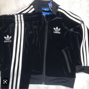 Kids Adidas Velvet track suit. Size 3-4Y